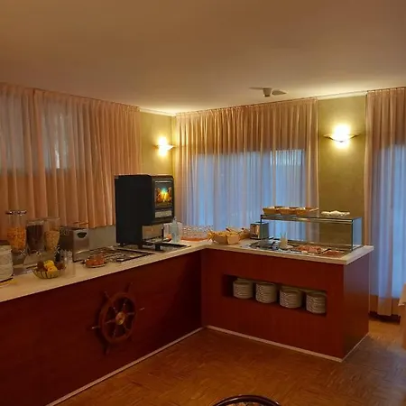 酒店 科拉罗酒店 3*